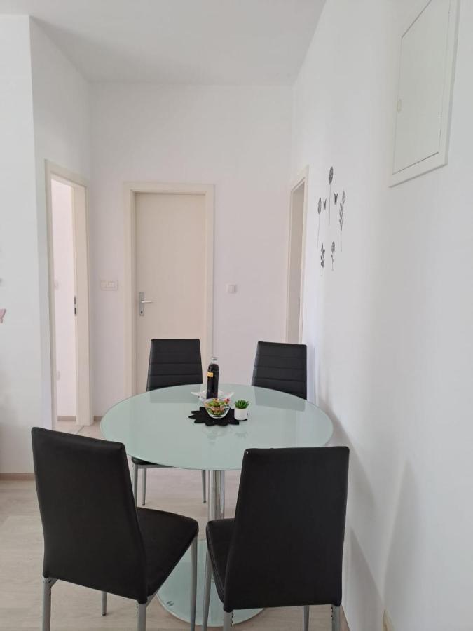 Appartement Apartman Tanja à Bilice Extérieur photo